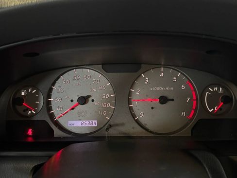 Used 2001 Nissan Frontier SE AWD/4WD image 11