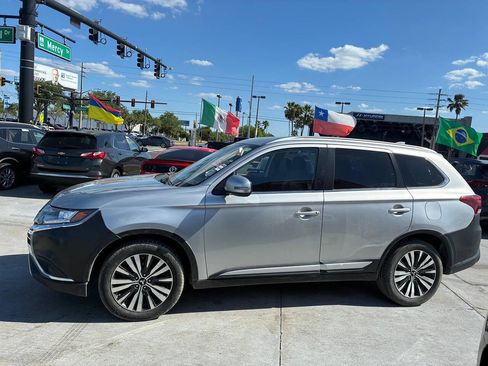 Used 2020 Mitsubishi Outlander SEL image 3