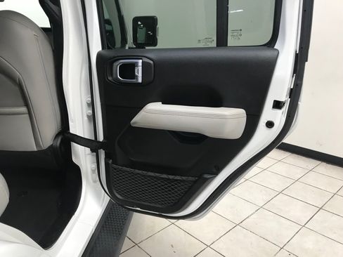 Used 2023 Jeep Wrangler Unlimited Sahara AWD/4WD image 13