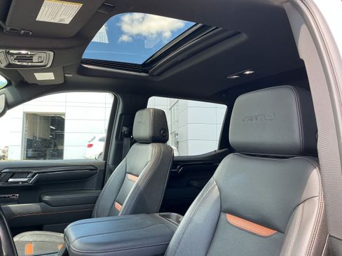 Used 2023 GMC Sierra 1500 AT4 w/ AT4 Premium Package AWD/4WD image 5
