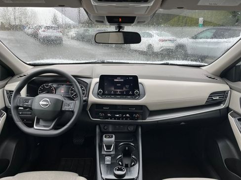 Used 2025 Nissan Rogue SV image 36