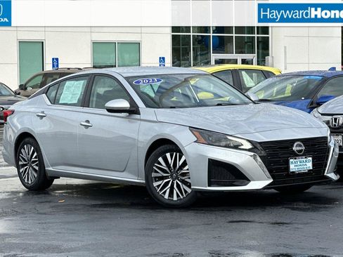 Used 2023 Nissan Altima 2.5 SV image 1