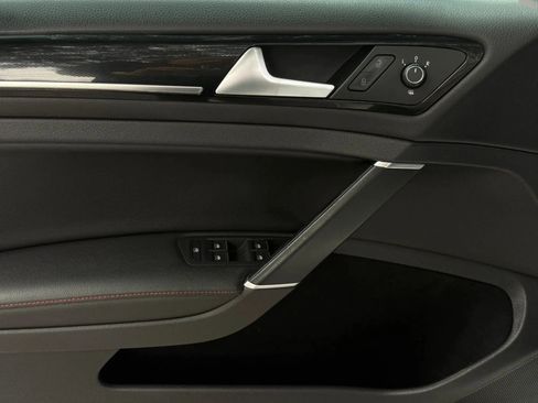 Used 2017 Volkswagen GTI SE FWD image 42
