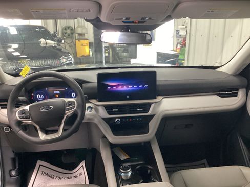 Used 2025 Ford Explorer Active w/ Active Comfort Package AWD/4WD image 18