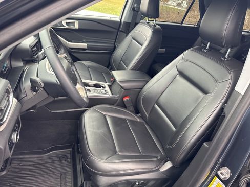 Used 2023 Ford Explorer XLT w/ Equipment Group 202A image 19