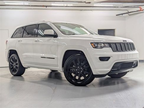 Used 2019 Jeep Grand Cherokee Altitude image 2