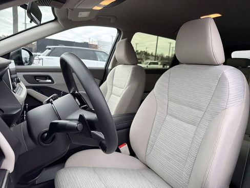 Used 2023 Nissan Rogue SV image 12