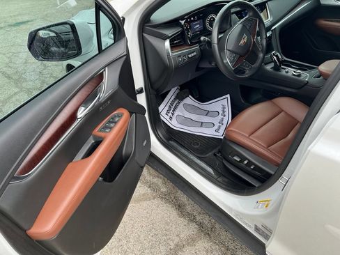 Used 2023 Cadillac XT5 Premium Luxury w/ Technology Package AWD/4WD image 10