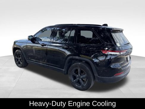 Used 2023 Jeep Grand Cherokee Altitude AWD/4WD image 4