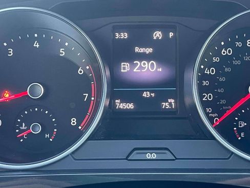 Used 2018 Volkswagen Tiguan SE w/ Panoramic Sunroof Package image 27