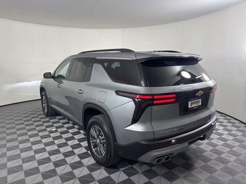 Used 2024 Chevrolet Traverse LT image 5