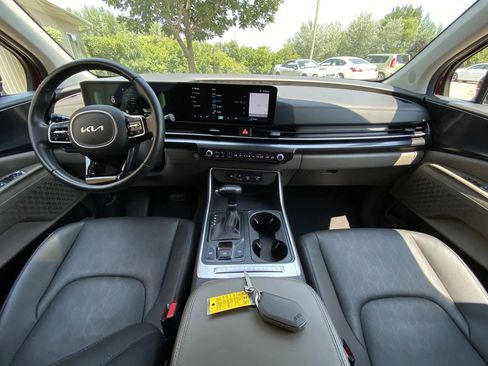 Used 2025 Kia Carnival FWD image 14