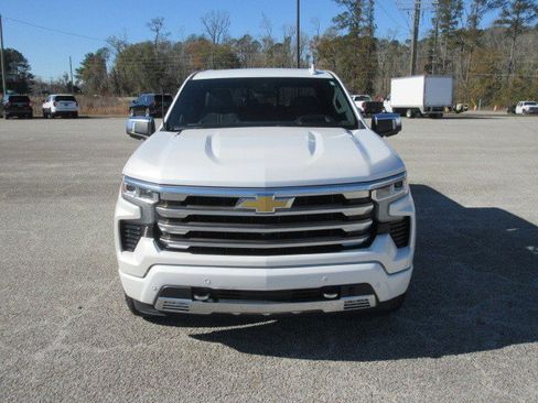Used 2022 Chevrolet Silverado 1500 High Country w/ Technology Package image 3
