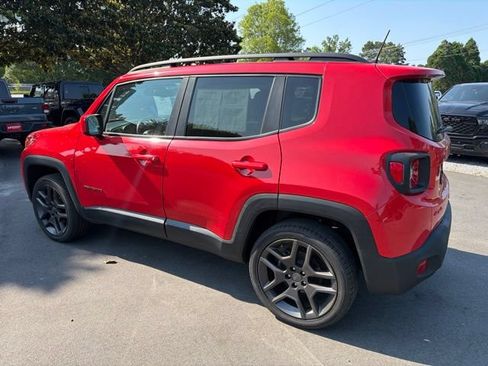 Used 2022 Jeep Renegade Latitude w/ Sun/Sound Group AWD/4WD image 5