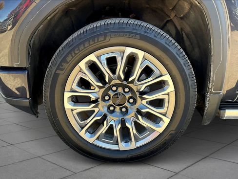 Used 2024 GMC Sierra 1500 Denali Ultimate image 9