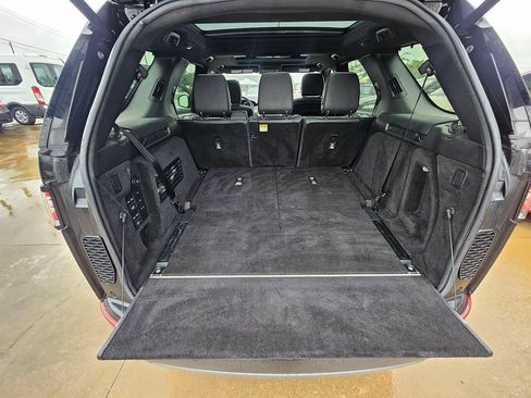 Used 2017 Land Rover Discovery HSE AWD/4WD image 12