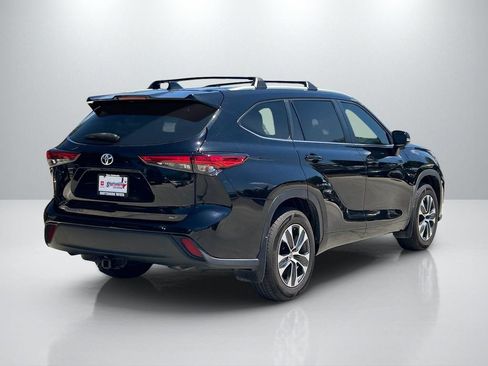 Used 2023 Toyota Highlander XLE FWD image 5
