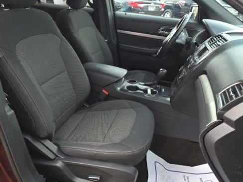 Used 2018 Ford Explorer XLT FWD image 11