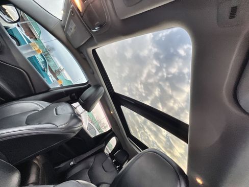 Used 2019 Jeep Cherokee Limited image 23