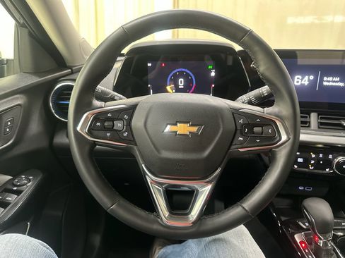 Certified 2025 Chevrolet Trax LT w/ LT Convenience Package image 30