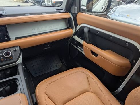 Used 2024 Land Rover Defender 110 SE AWD/4WD image 17