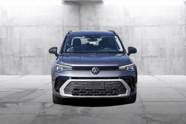 Used 2025 Volkswagen Taos S FWD image 4
