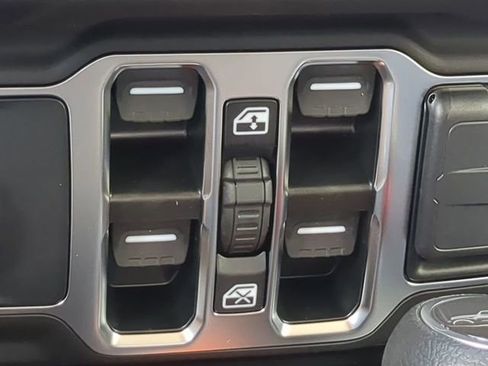 New 2025 Jeep Gladiator Sport image 23