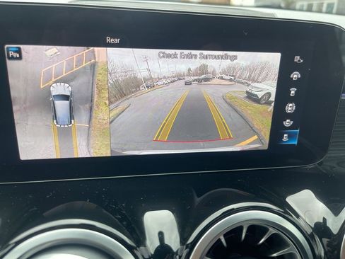 Used 2023 Mercedes-Benz GLB 250 4MATIC image 15