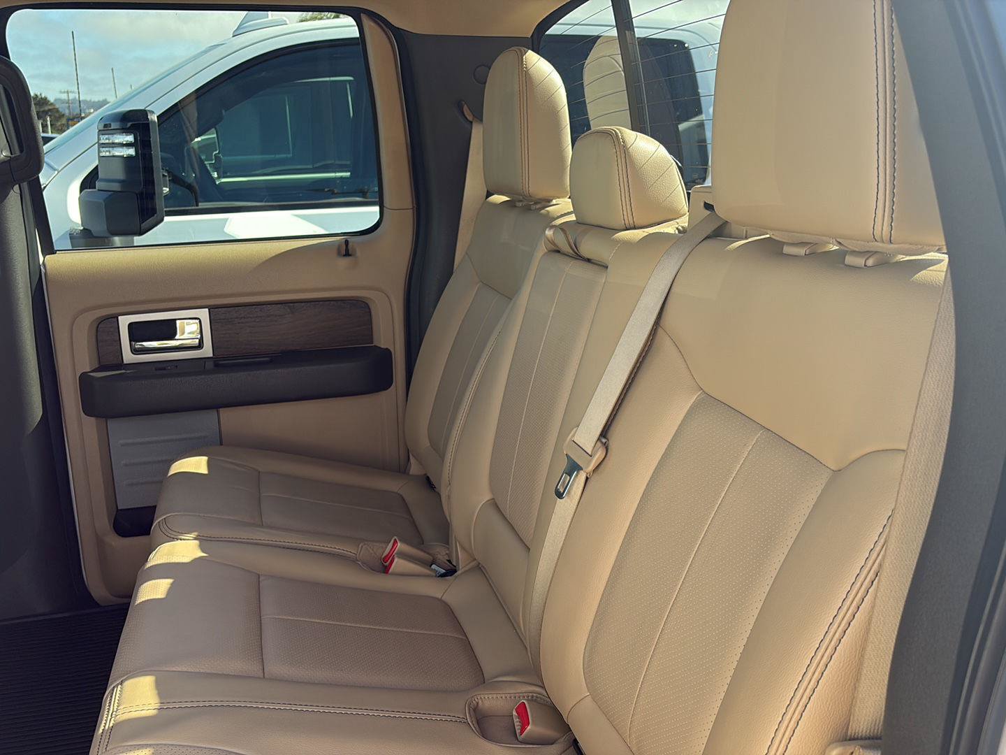 Used 2014 Ford F150 Lariat w/ Equipment Group 502A Luxury AWD/4WD image 30