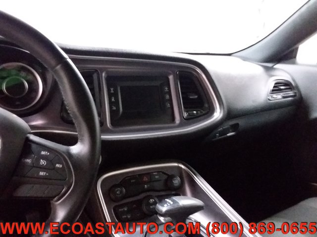 Used 2016 Dodge Challenger SXT RWD image 11