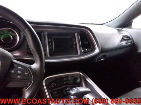 Used 2016 Dodge Challenger SXT image 11