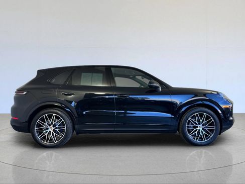 Certified 2026 Porsche Cayenne AWD/4WD image 9