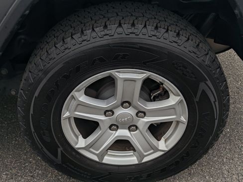 Used 2020 Jeep Wrangler Sport AWD/4WD image 7