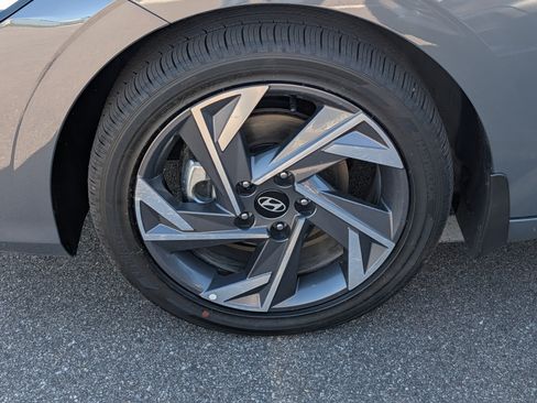 Certified 2026 Hyundai Elantra Limited FWD image 15