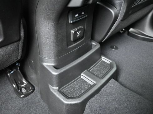 New 2026 Jeep Wrangler Unlimited Sahara AWD/4WD image 31