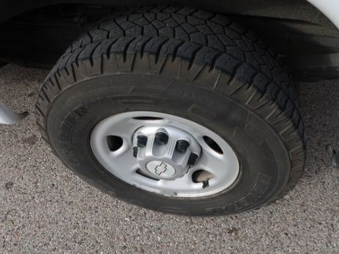 Used 2015 Chevrolet Express 2500 image 17