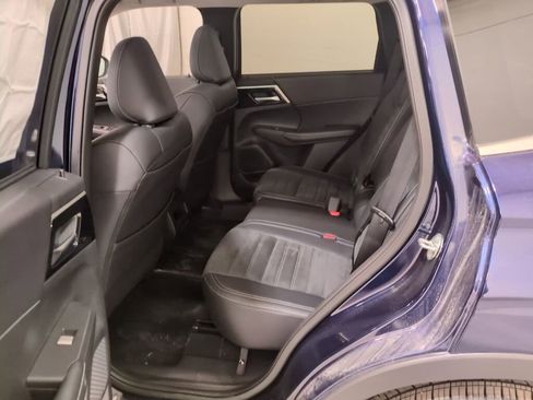 New 2025 Mitsubishi Outlander SE image 15