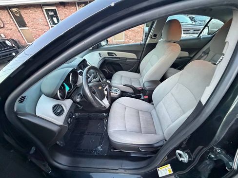 Used 2014 Chevrolet Cruze LT FWD image 11