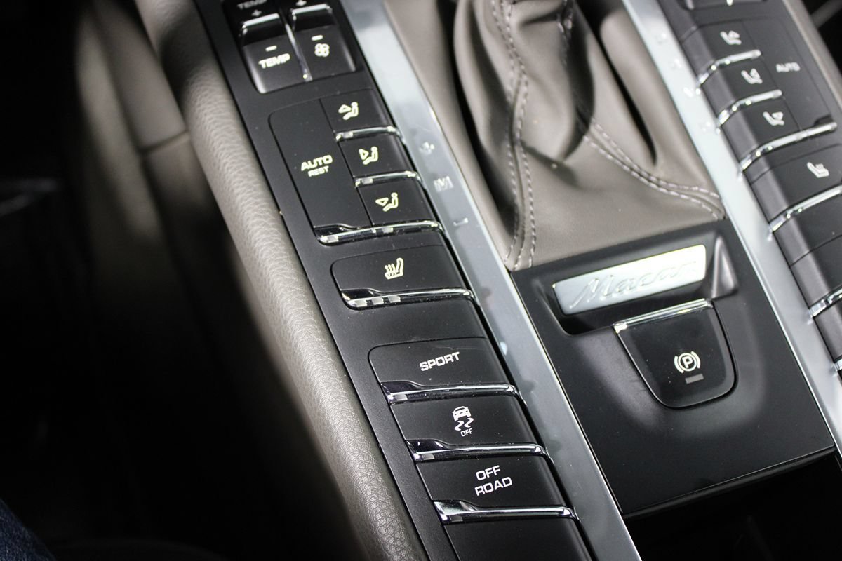 Used 2019 Porsche Macan AWD/4WD image 22