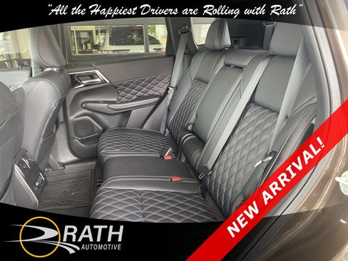 Used 2024 Mitsubishi Outlander SEL FWD image 13