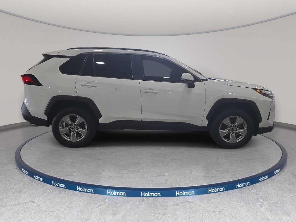 Used 2022 Toyota RAV4 XLE w/ Convenience Package FWD image 5