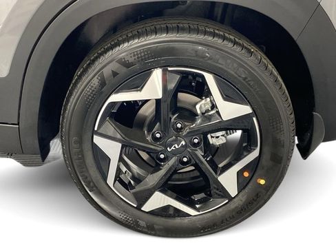 New 2026 Kia Seltos S FWD image 31