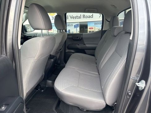 Used 2022 Toyota Tacoma TRD Off-Road image 21