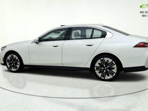Used 2025 BMW 540i xDrive AWD/4WD image 4