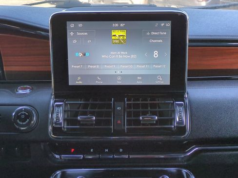 Used 2021 Lincoln Navigator Reserve w/ Luxury Package RWD image 17