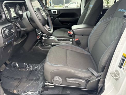 Used 2024 Jeep Wrangler Unlimited Rubicon 4xe AWD/4WD image 14