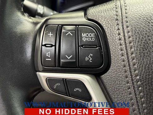 Used 2018 Toyota Highlander XLE AWD/4WD image 41