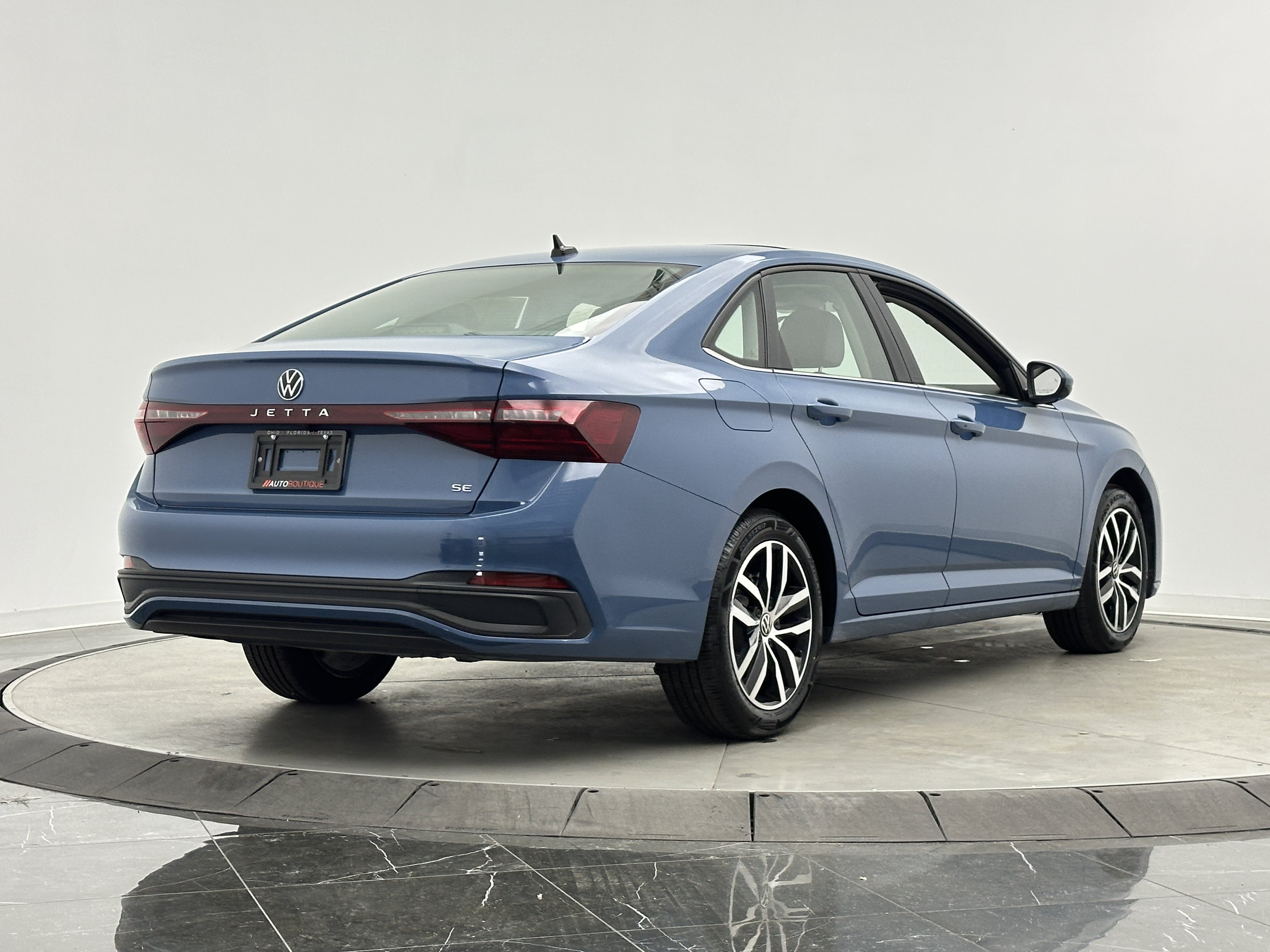 Used 2026 Volkswagen Jetta SE FWD image 7