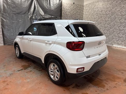 Used 2025 Hyundai Venue SE image 5