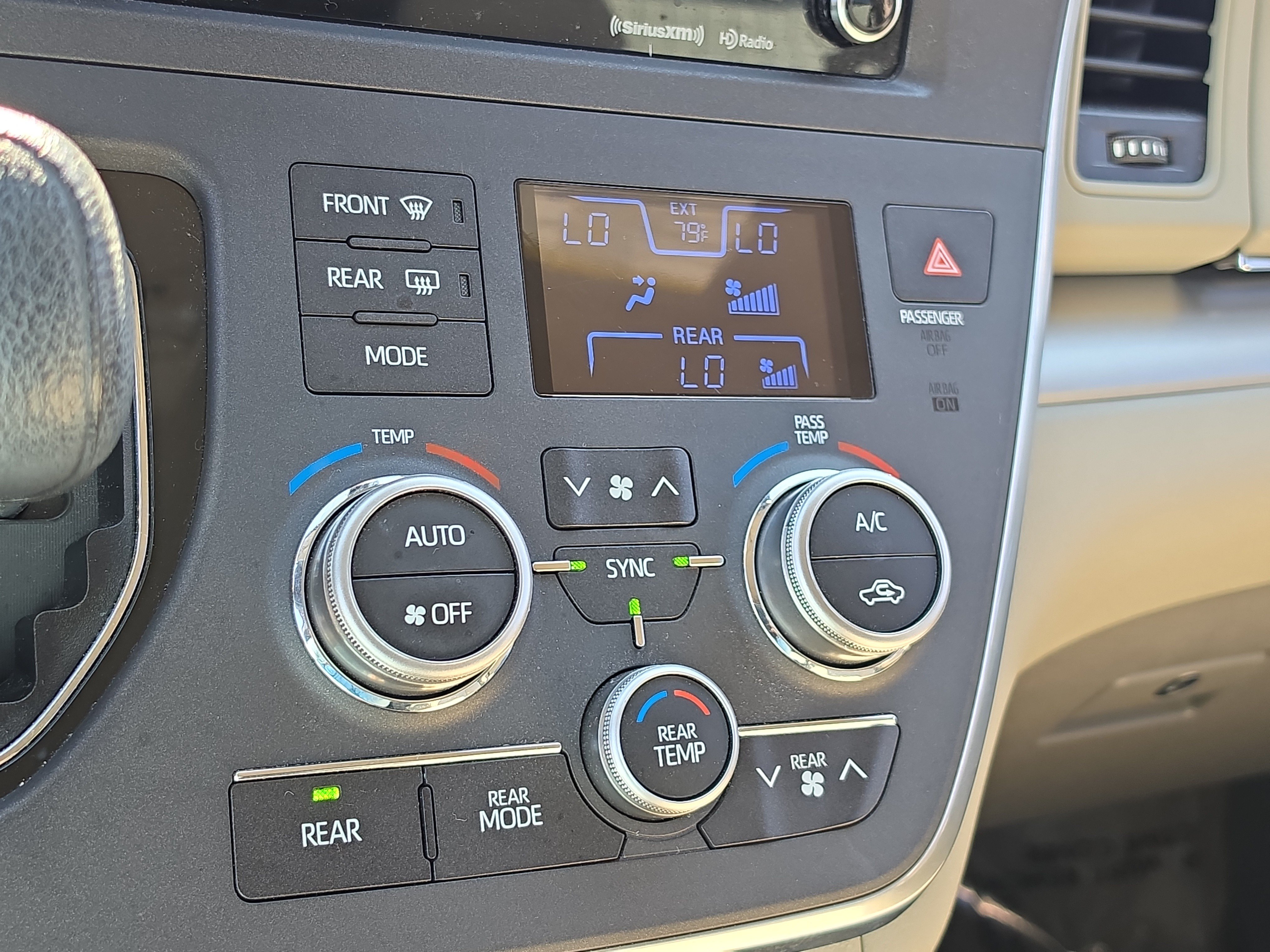 Used 2018 Toyota Sienna LE FWD image 25